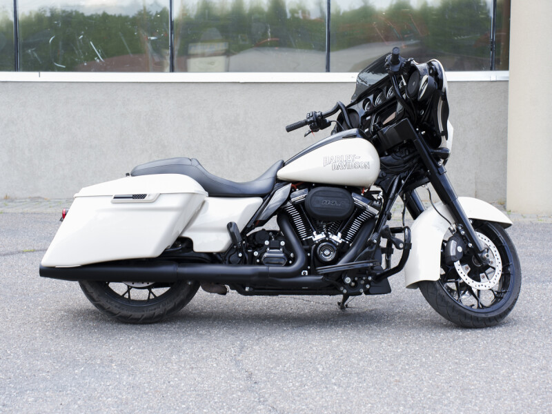 FLHXS 2022 Street Glide<sup>®</sup> Special