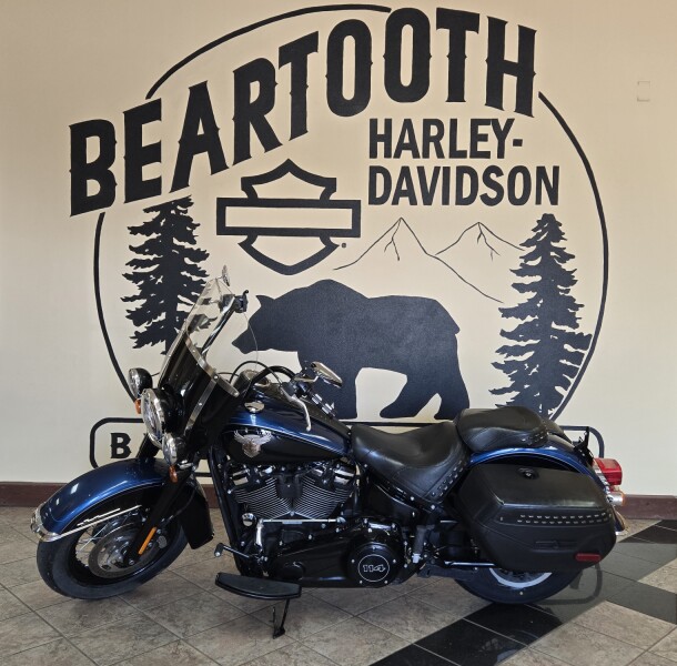 2018 Harley-Davidson® Heritage Classic 114 Legend Blue/Vivid Black