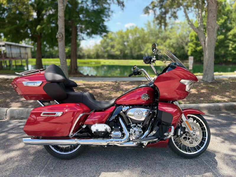 2026 Harley-Davidson® Road Glide Limited Brilliant Red Chrome Trim