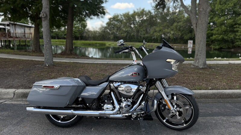 2026 Harley-Davidson® Road Glide® Dark Billiard Gray Chrome Trim