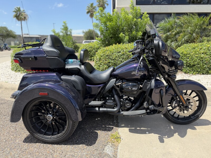 2025 Harley-Davidson® Tri Glide® Ultra Mystic Shift - Black Finish