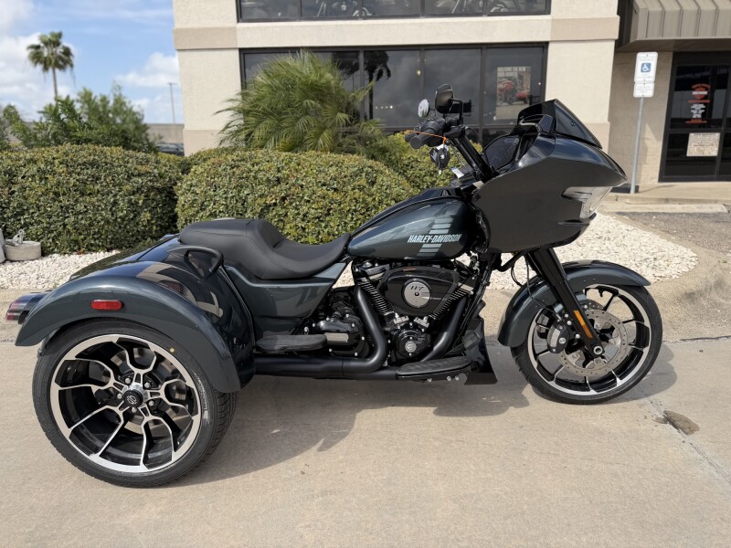 2026 Harley-Davidson® Road Glide 3 Iron Horse Metallic