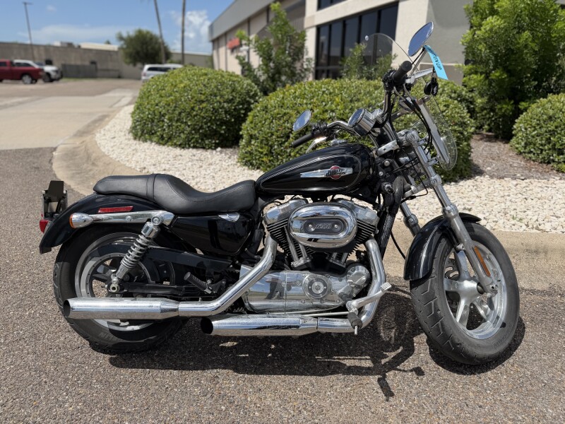 2012 Harley-Davidson® 1200 Custom BLACK W/ PINSTRIPE