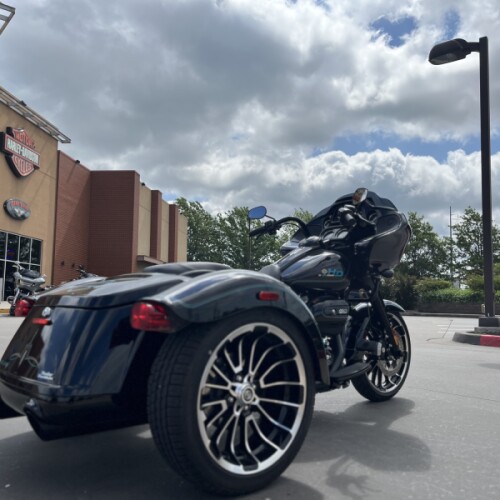 2025 Harley-Davidson® FLTRT Road Glide® 3 Vivid Black 855159 thumb 2