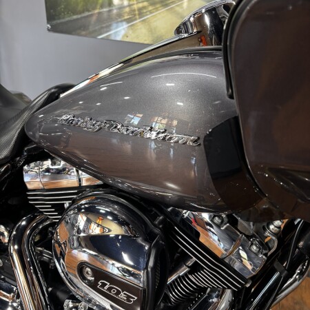 2016 Harley-Davidson® Road Glide® CHARCOAL PEARL thumb 3
