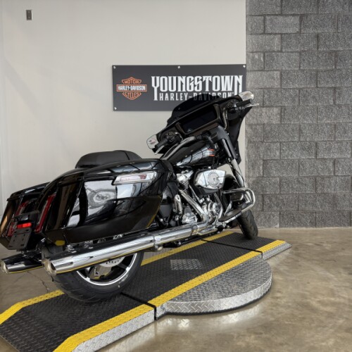 2026 Harley-Davidson® Street Glide® FLHX thumb 2