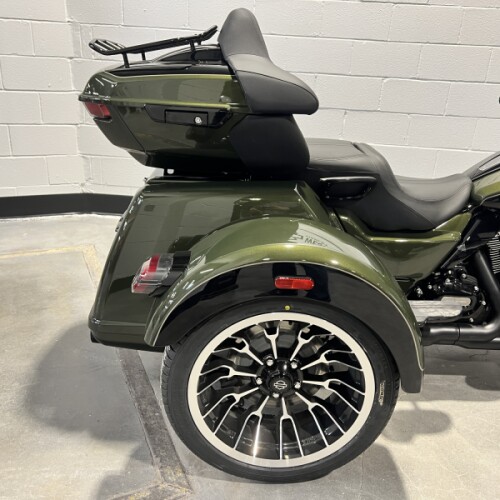 2026 Harley-Davidson® Street Glide 3 Limited Olive Steel Metallic / Vivid Black FLHTL thumb 0