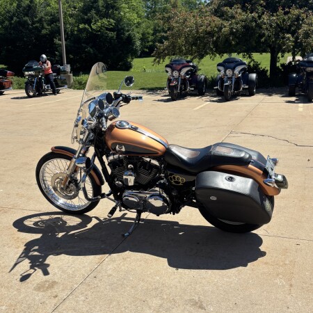 2008 Harley-Davidson® 1200 Custom 105th Anniversary Edition 105th Anniversary Copper Pearl & Vivid B thumb 1