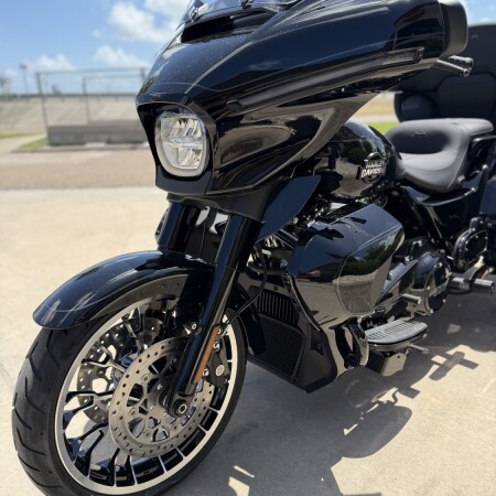 2026 Harley-Davidson® Street Glide 3 Limited Vivid Black Black Trim thumb 1