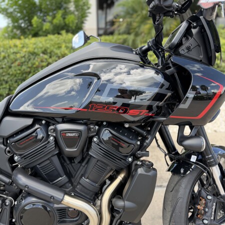 2026 Harley-Davidson® Pan America® 1250 ST Vivid Black Black Trim thumb 3