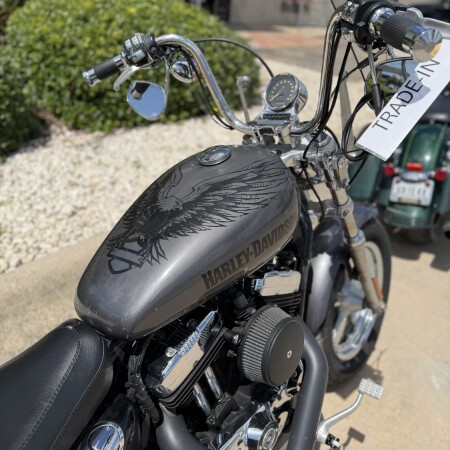 2014 Harley-Davidson® 1200 Custom Factory Customization CHARCL PRL DLX thumb 3