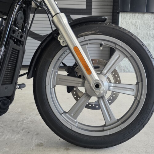 2024 Harley-Davidson® Softail® Standard Vivid Black thumb 2