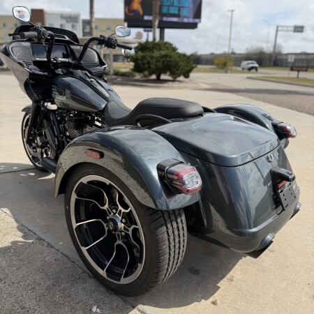 2026 Harley-Davidson® Road Glide 3 Iron Horse Metallic thumb 0