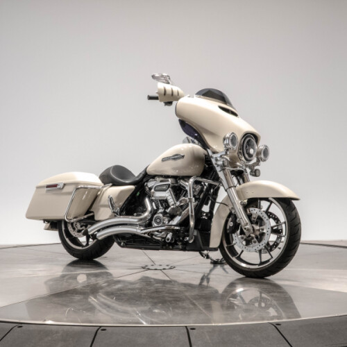 2022 Harley-Davidson FLHX Street Glide in White Sand Pearl with 8,368 miles thumb 3