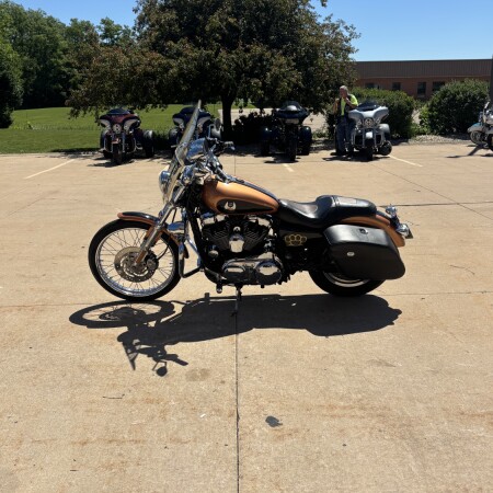 2008 Harley-Davidson® 1200 Custom 105th Anniversary Edition 105th Anniversary Copper Pearl & Vivid B thumb 0