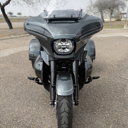 2026 Harley-Davidson® Street Glide 3 Limited Iron Horse Metallic Chrome Trim thumb 1