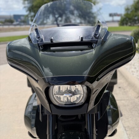 2026 Harley-Davidson® Street Glide 3 Limited OLIV STL MTL/BLK W/ PINSTRI thumb 1