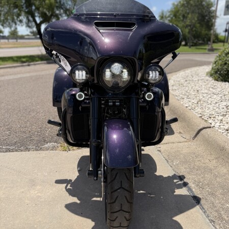 2025 Harley-Davidson® Tri Glide® Ultra Mystic Shift - Black Finish thumb 2