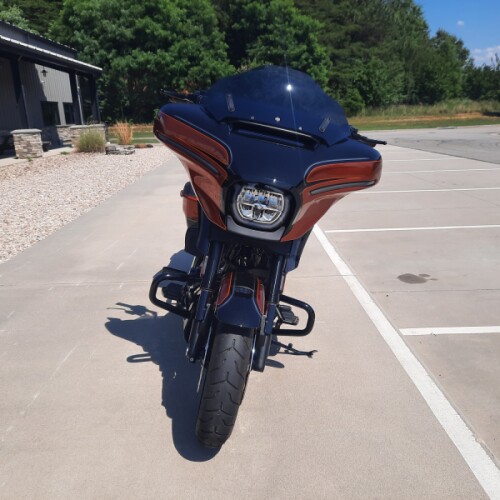 2023 Harley-Davidson® CVO™ Street Glide® Whiskey Neat w/Raven Metallic thumb 2