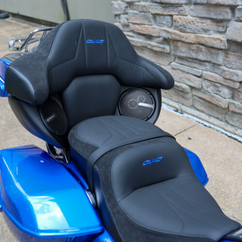 2026 Harley-Davidson® CVO Street Glide Limited Electric Coast CVO Two-Tone thumb 1