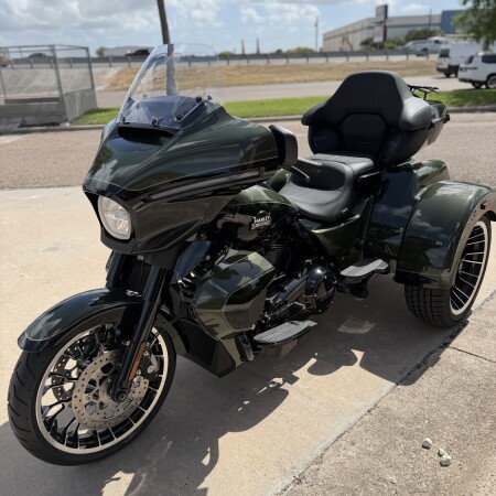 2026 Harley-Davidson® Street Glide 3 Limited Olive Steel Metallic / Vivid Black Black Trim thumb 0