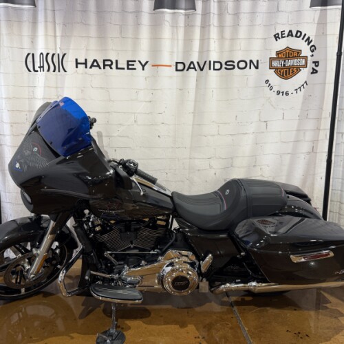 2026 Harley-Davidson® Street Glide® Midnight Ember Chrome Trim thumb 0