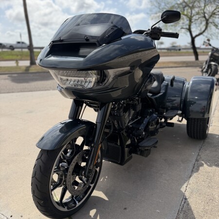 2026 Harley-Davidson® Road Glide 3 Iron Horse Metallic thumb 2