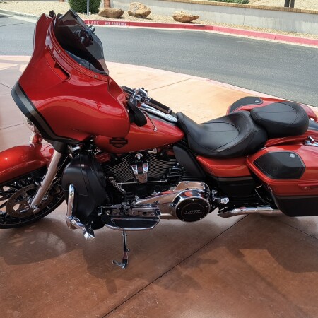 FLHXSE 2018 CVO™ Street Glide® thumb 0