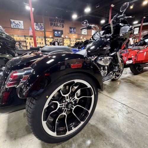 2026 Harley-Davidson® Road Glide 3 thumb 2