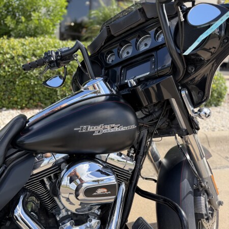 2014 Harley-Davidson® Street Glide® Special BLACK DENIM W/ PINSTRIPE thumb 3