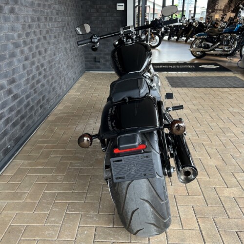 2022 Harley-Davidson® Breakout® 114 Vivid Black thumb 1