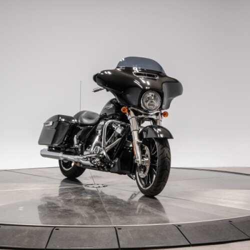 2021 HARLEY-DAVIDSON FLHX STREET GLIDE in Vivid Black thumb 2