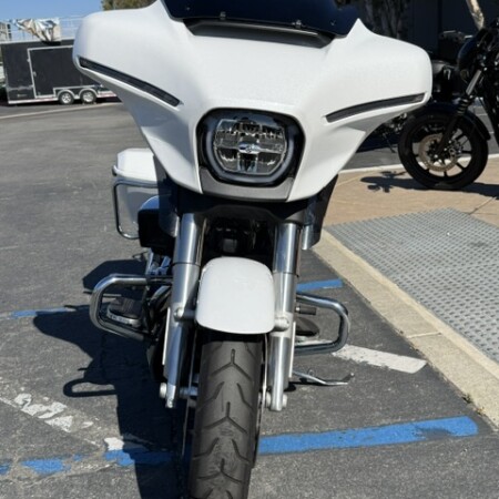 2024 Harley-Davidson® Street Glide® thumb 2