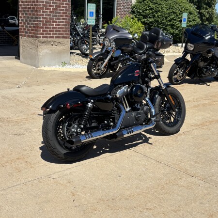 2021 Harley-Davidson® Forty-Eight® Vivid Black thumb 2