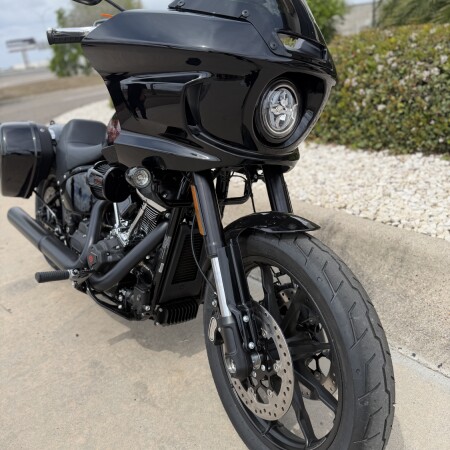 2026 Harley-Davidson® Low Rider® ST Vivid Black Black Trim thumb 2