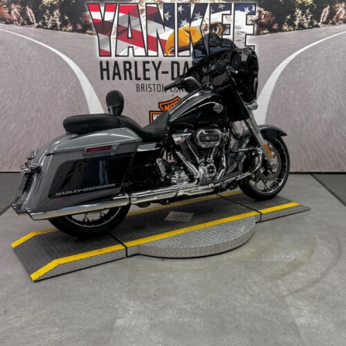 2021 FLHXS Street Glide® Special thumb 3