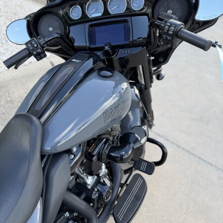2022 Harley-Davidson® Street Glide® ST Gunship Gray thumb 2