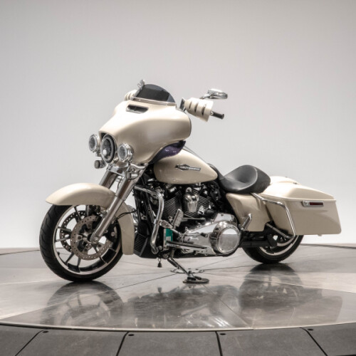2022 Harley-Davidson FLHX Street Glide in White Sand Pearl with 8,368 miles thumb 0