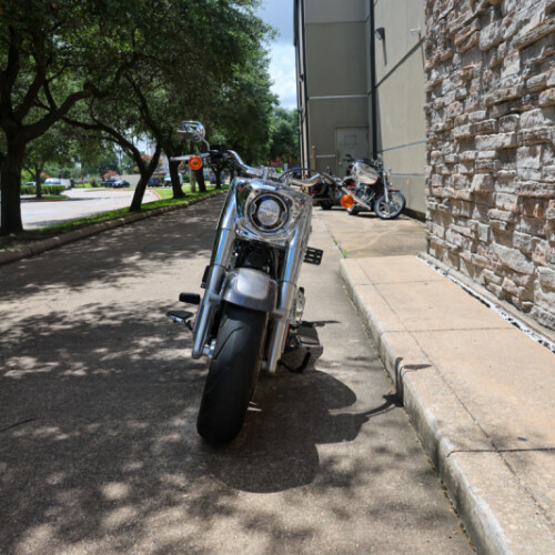 2023 Harley-Davidson® Fat Boy® 114 Gray Haze/Silver Fortune thumb 2