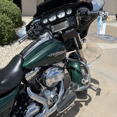 2016 Harley-Davidson® Street Glide® Special Deep Jade Pearl thumb 2