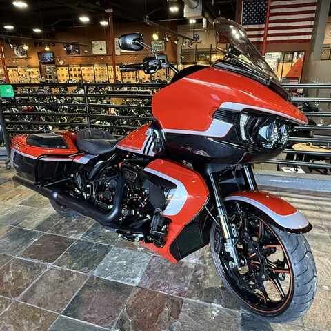 2024 Harley-Davidson® CVO™ Street Glide® thumb 3