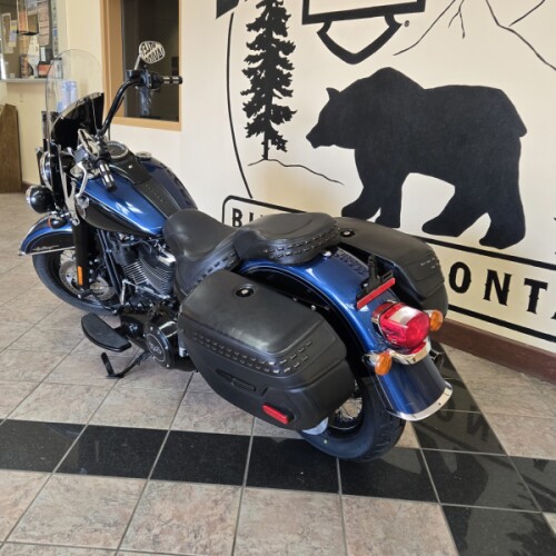 2018 Harley-Davidson® Heritage Classic 114 Legend Blue/Vivid Black thumb 2