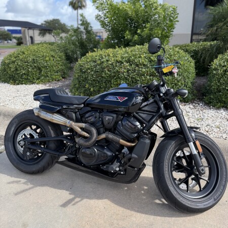 2025 Harley-Davidson® Sportster® S Vivid Black thumb 2