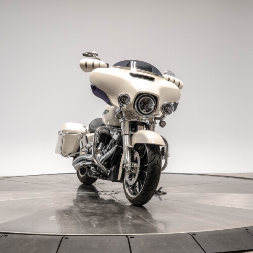 2022 Harley-Davidson FLHX Street Glide in White Sand Pearl with 8,368 miles thumb 2