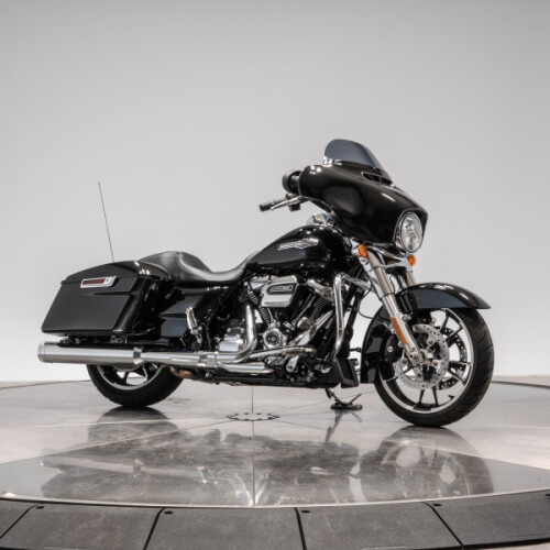 2021 HARLEY-DAVIDSON FLHX STREET GLIDE in Vivid Black thumb 3