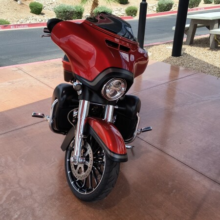 FLHXSE 2018 CVO™ Street Glide® thumb 2