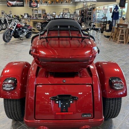 2026 Harley-Davidson® Street Glide 3 Limited Brilliant Red Chrome Trim thumb 1