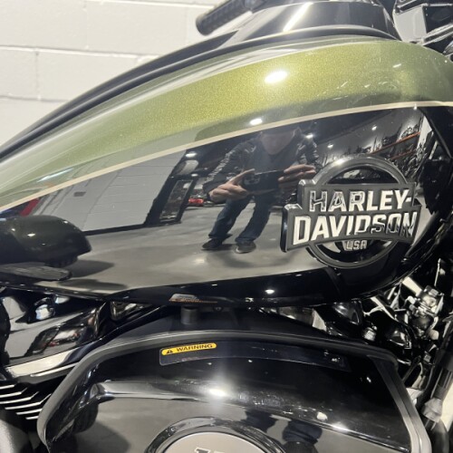 2026 Harley-Davidson® Street Glide 3 Limited Olive Steel Metallic / Vivid Black FLHTL thumb 3