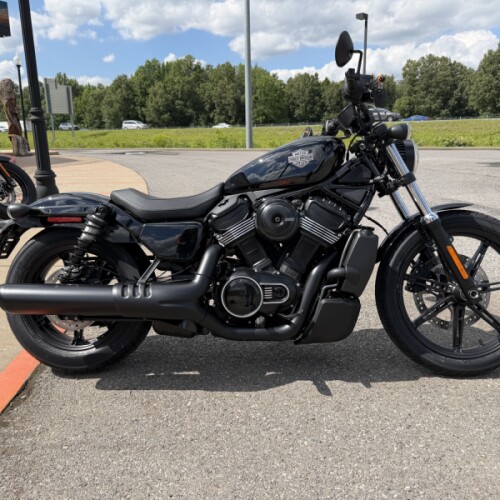 2026 Harley-Davidson® Nightster® Vivid Black Black Trim thumb 2