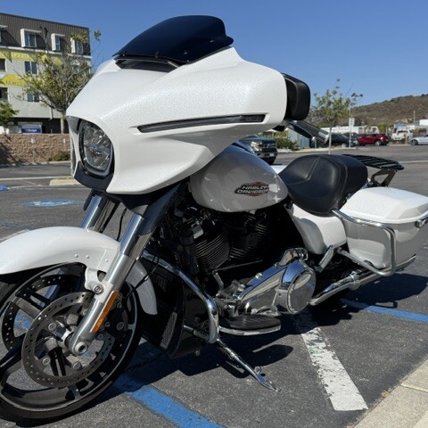 2024 Harley-Davidson® Street Glide® thumb 3